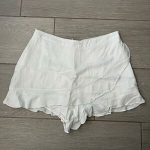 Altar’d state flowy white skort size M